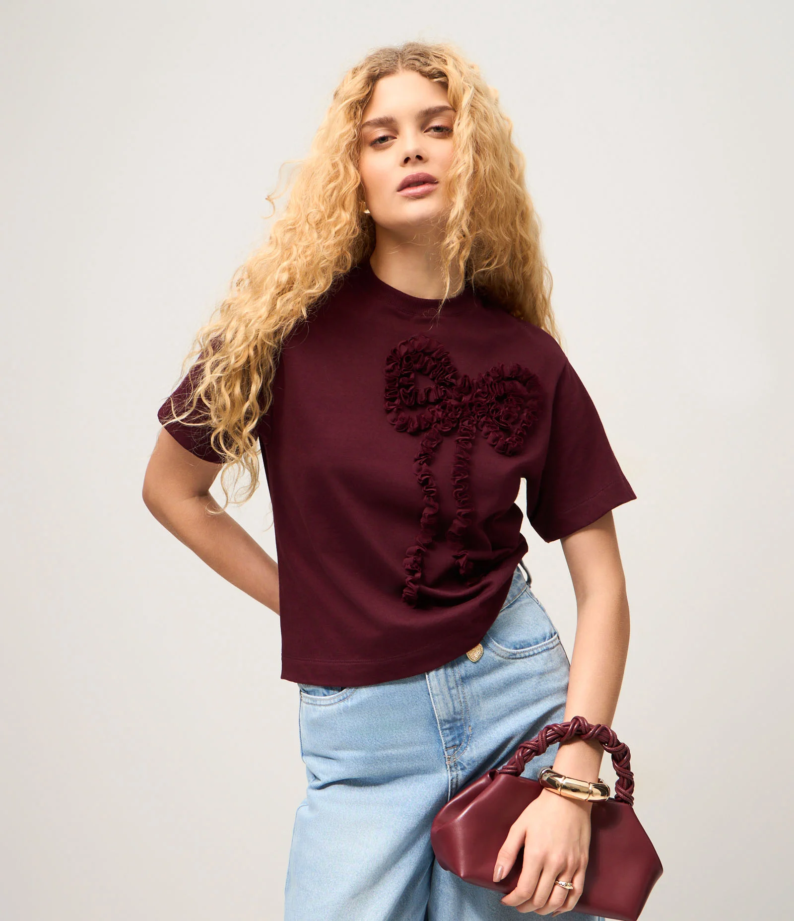 Camiseta Manga Curta Com Laço Frontal Figurativo Bordô 2