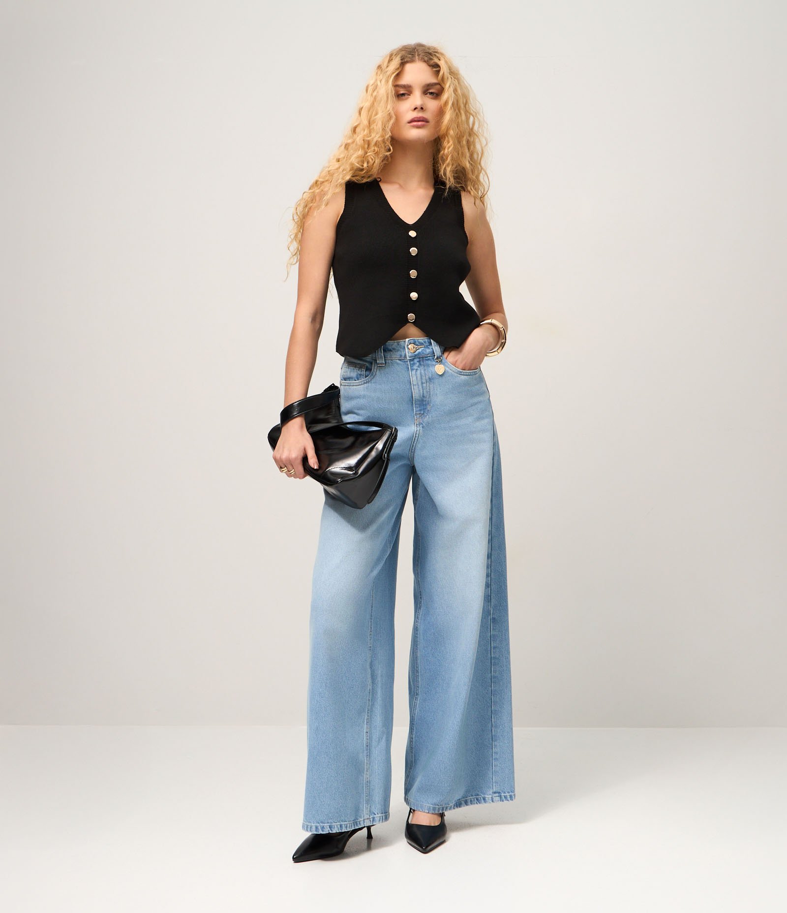 Colete em Tricô com Fechamento por Botões Preto 2