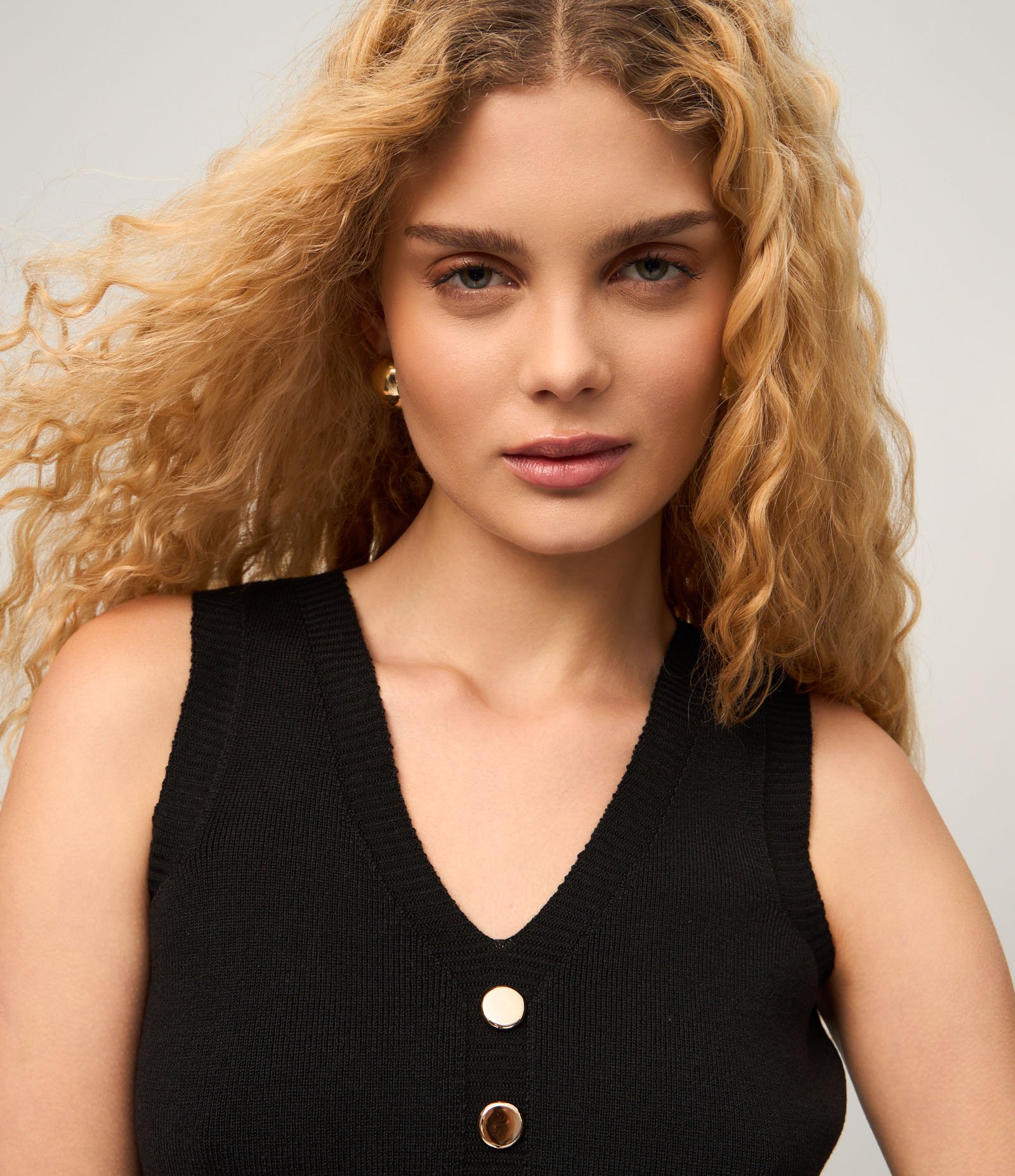 Colete em Tricô com Fechamento por Botões Preto 3