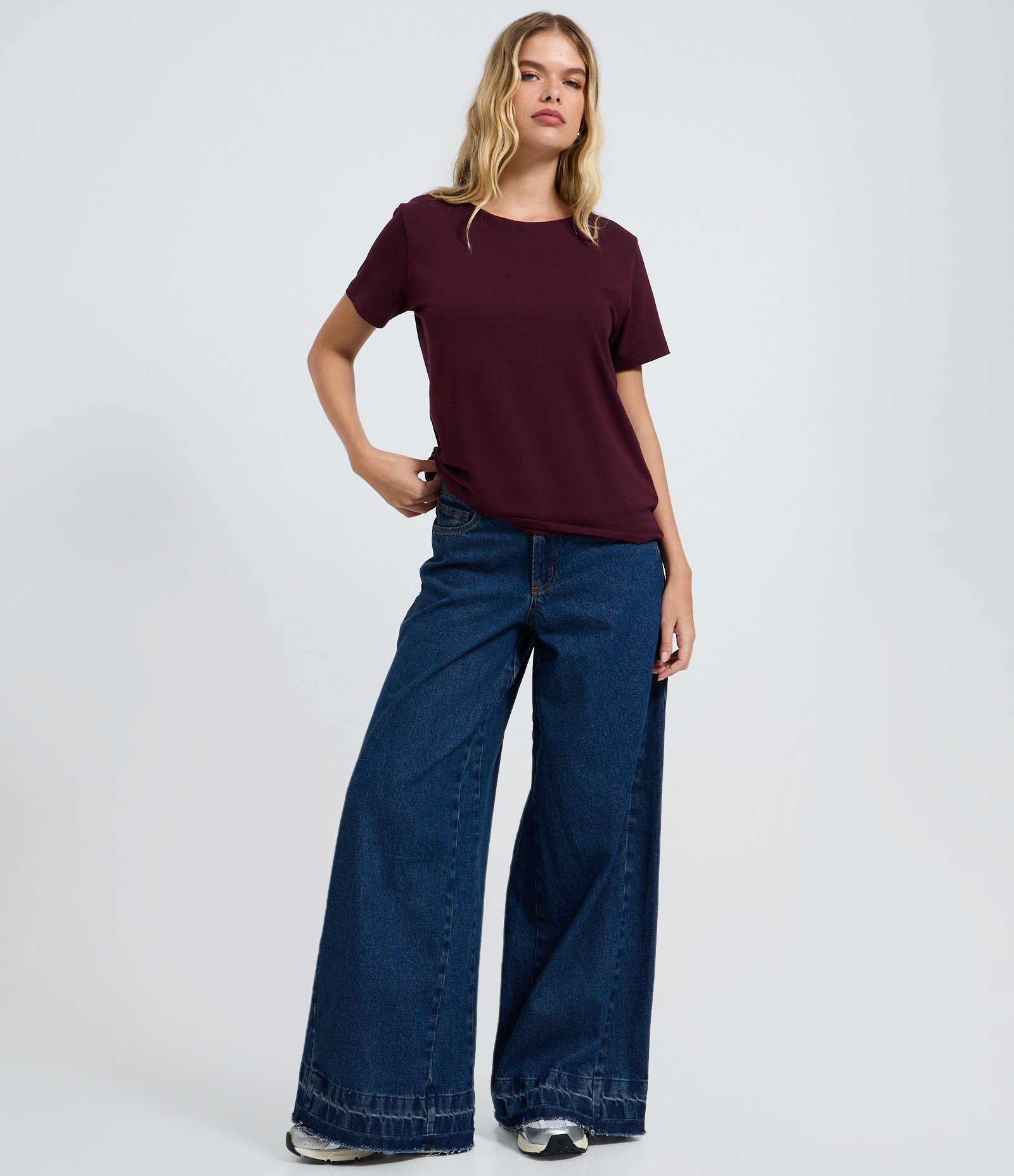 Camiseta Básica em Algodão com Manga Curta Bordô 2