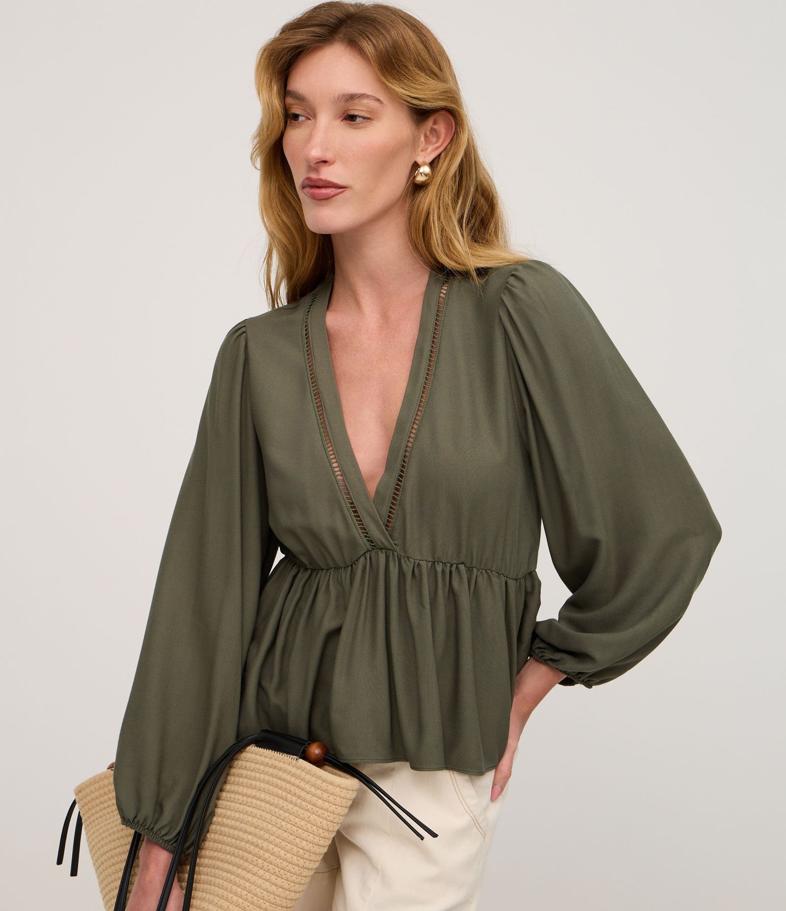 Blusa Texturizada em Viscose com Babado na Barra Verde 1