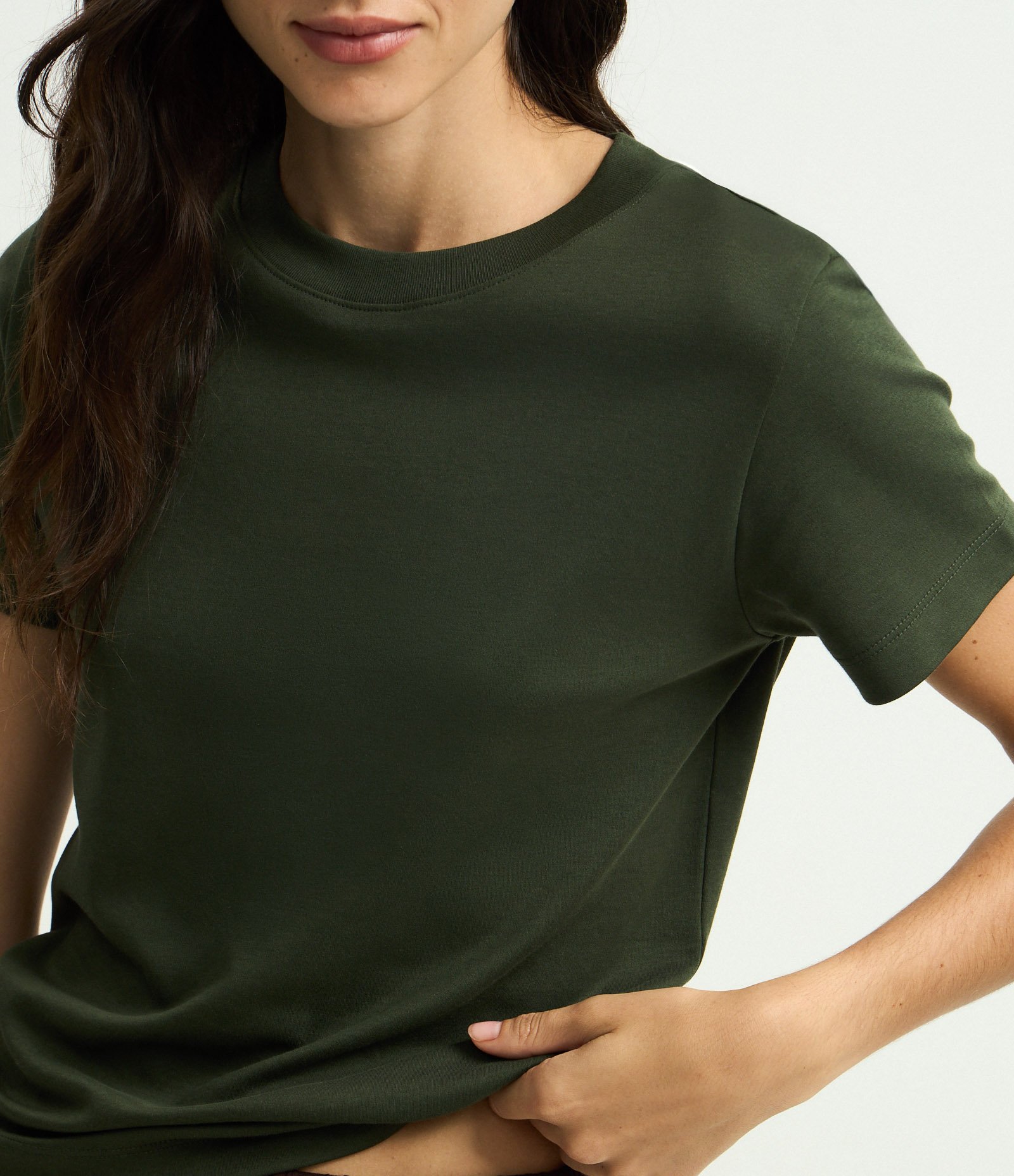 Blusa Básica em Algodão Peruano Interlock com Gola Redonda Verde 3