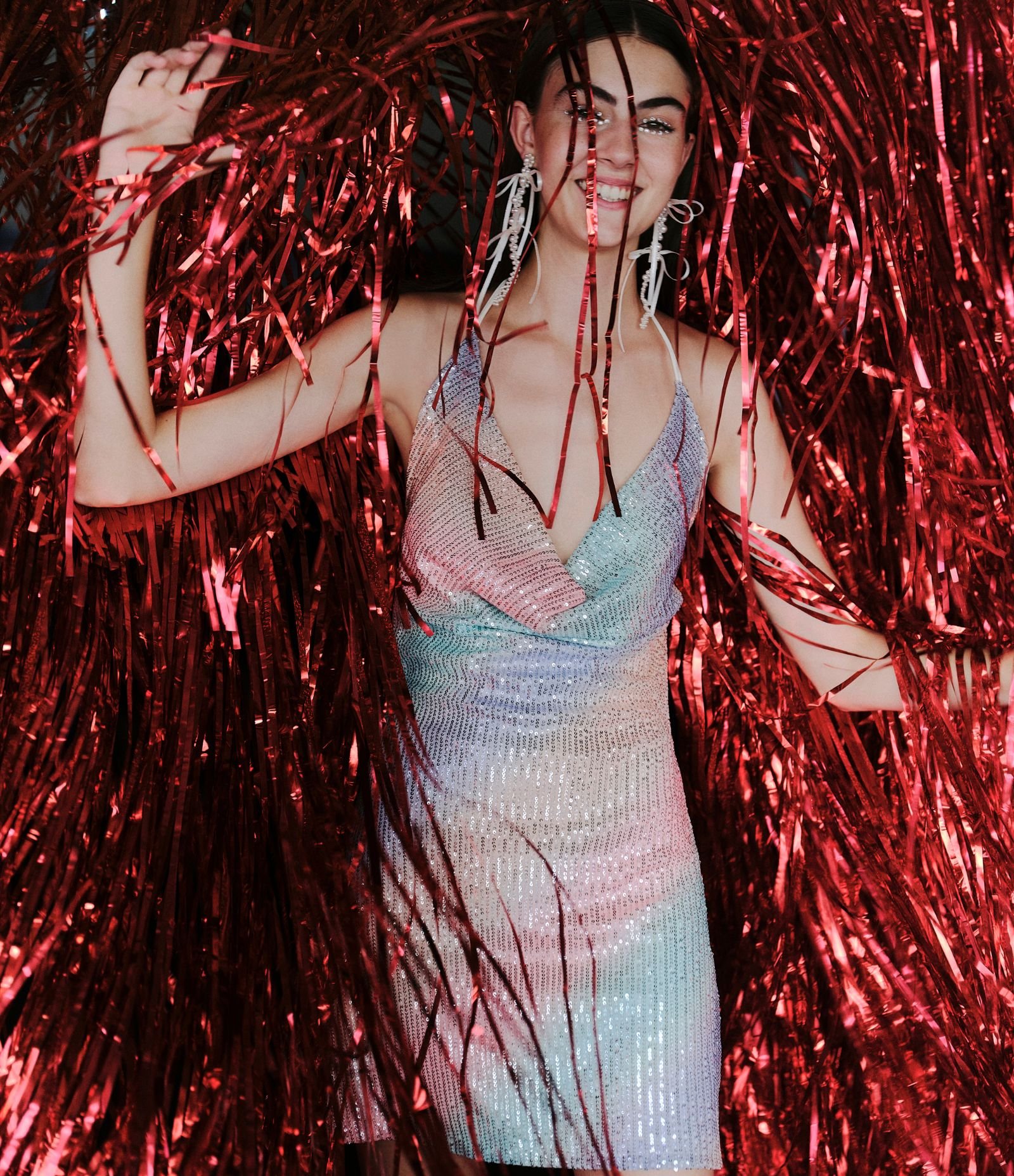 Vestido Curto em Frente Única com Paetês Multicores 2