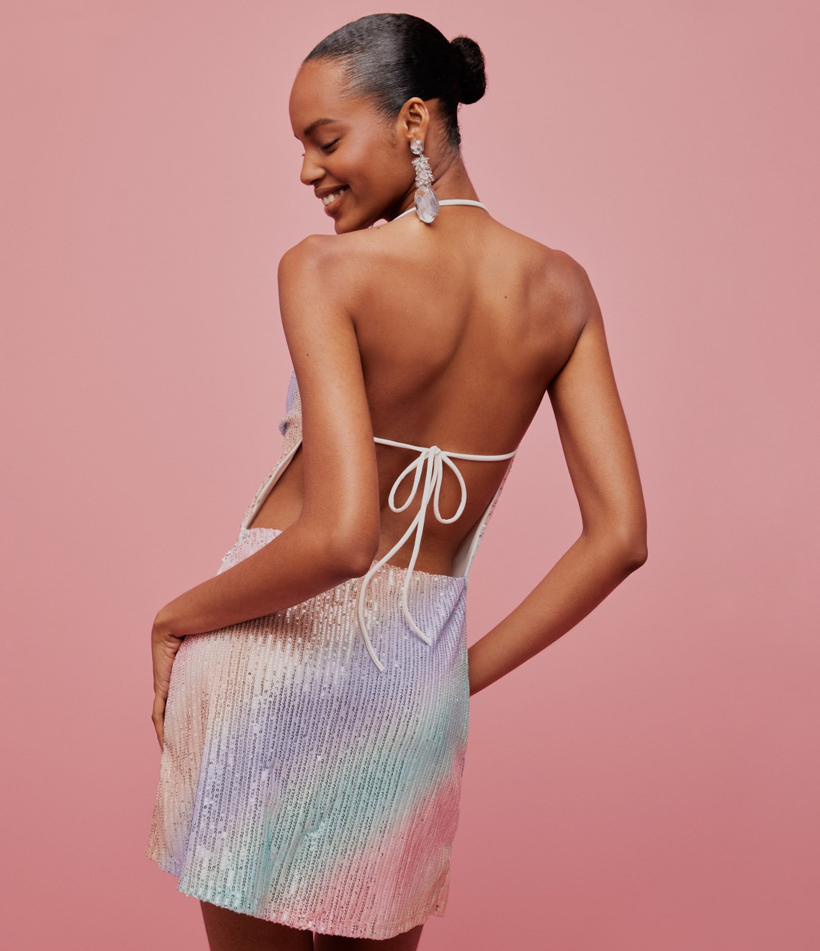 Vestido Curto em Frente Única com Paetês Multicores 6