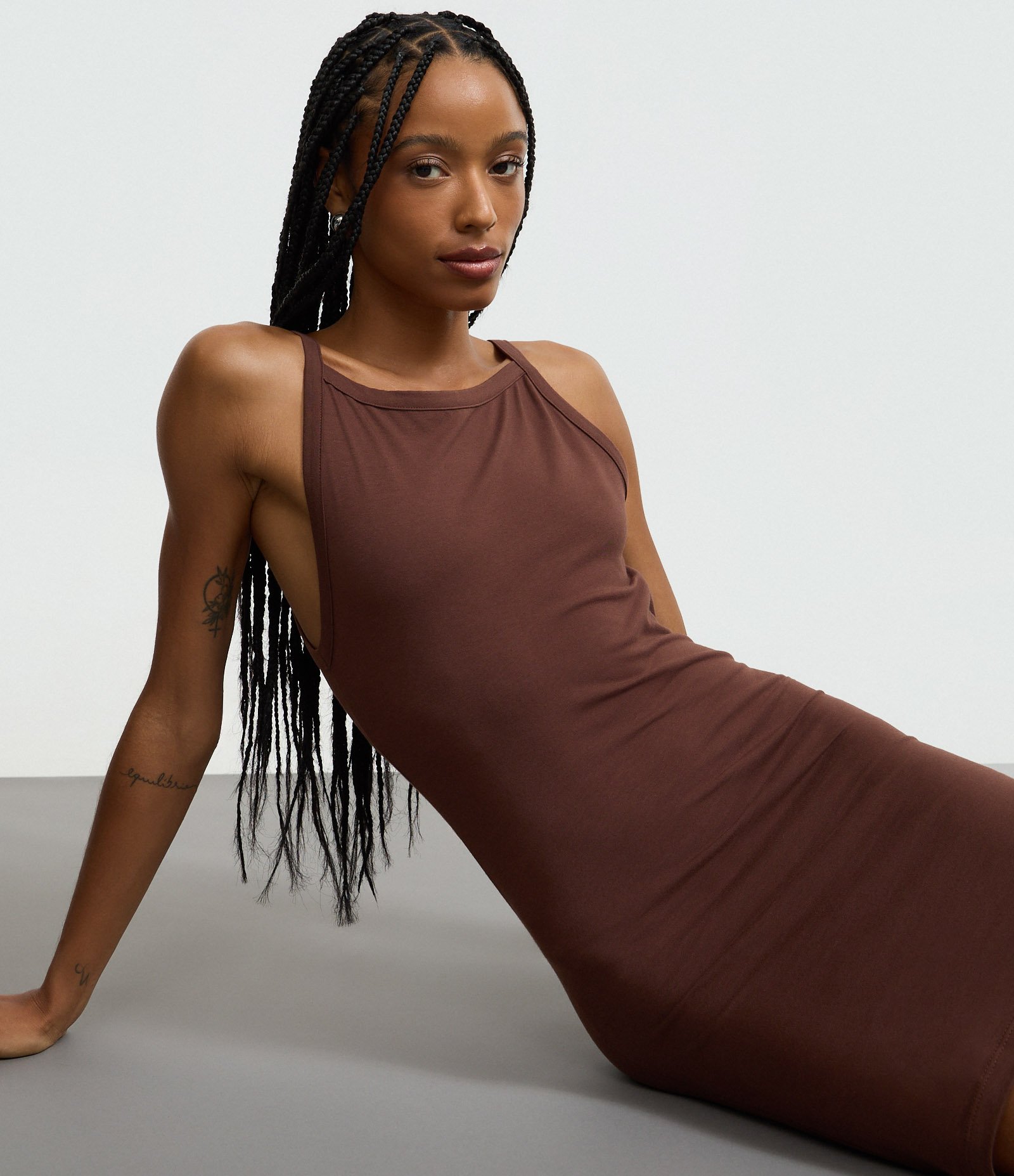 Vestido Curto em Algodão com Decote Canoa Marrom 4