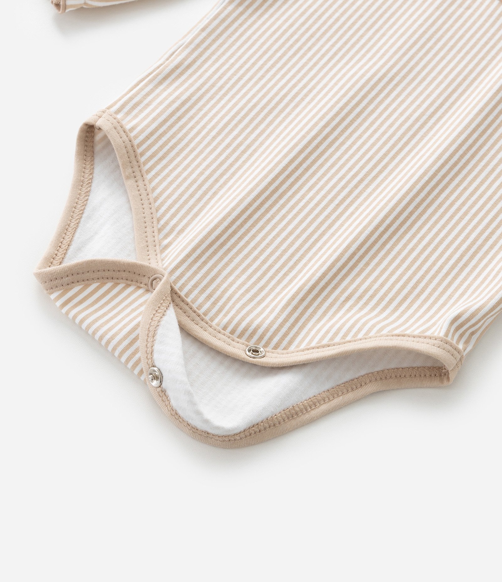 Body Infantil Listrado com Flor em Organza – Tam 0 a 18 Meses Bege/Branco 5