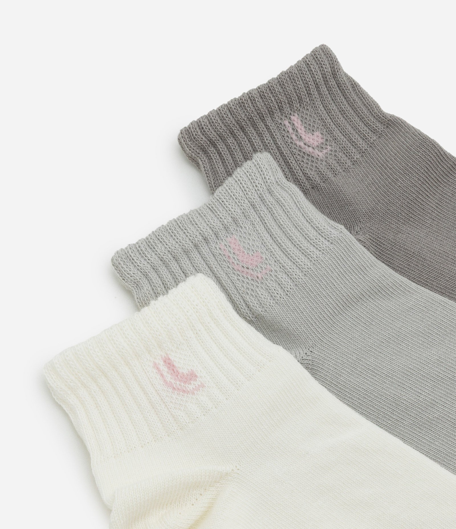 Kit 03 Meias Cano Alto em Algodão Cinza Escuro/Cinza Claro/Branco 4
