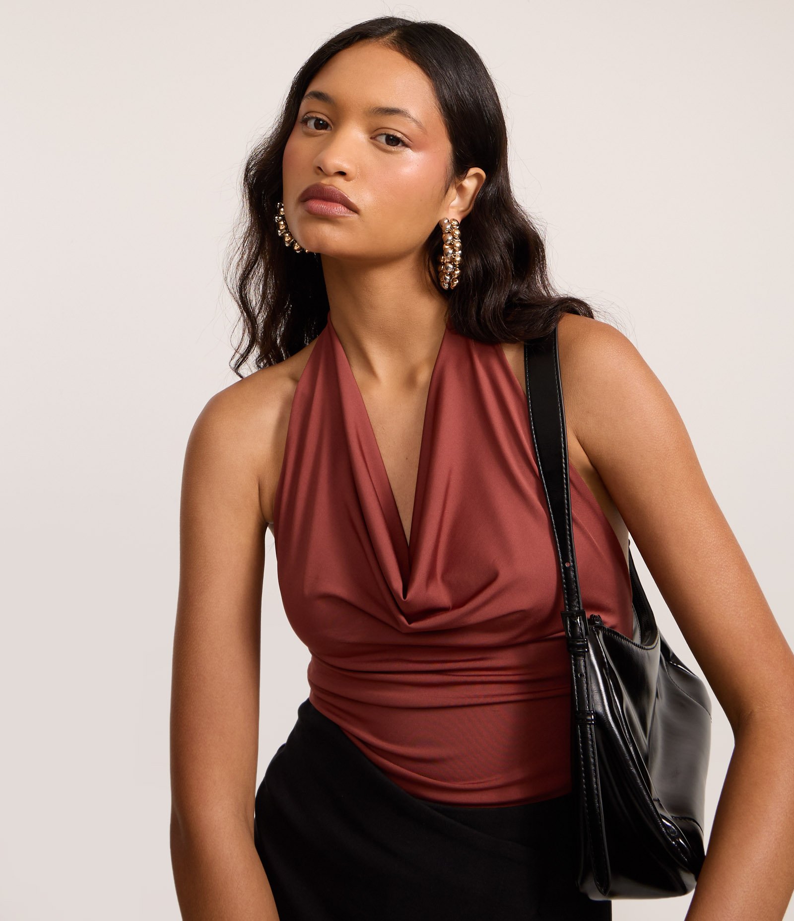 Blusa Frente Única em Microfibra com Decote Degagê Marrom 1