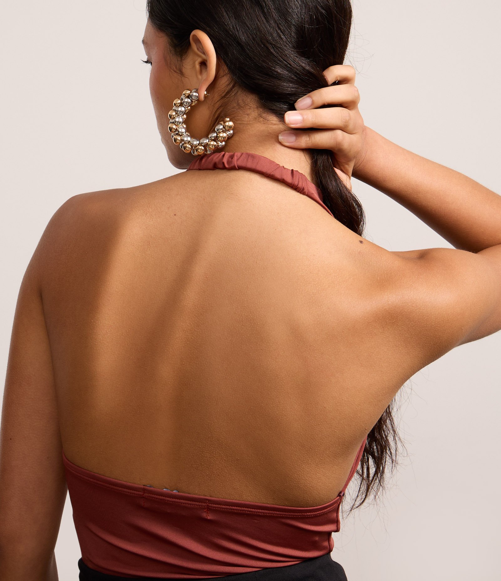 Blusa Frente Única em Microfibra com Decote Degagê Marrom 3