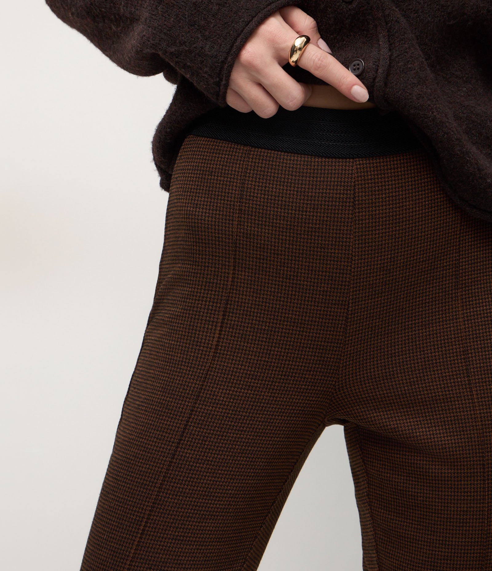 Calça Legging em Ponto Roma com Cós Elástico Marrom 4