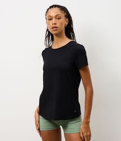 Camiseta em Microfibra com Decote nas Costas