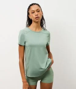 Camiseta em Microfibra com Decote nas Costas