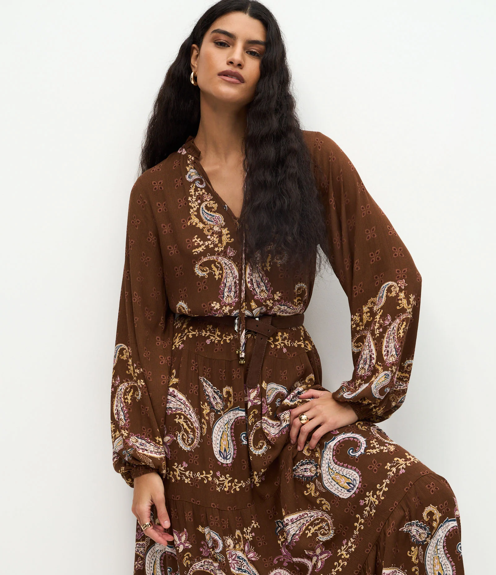 Vestido Midi em Viscose com Gola Alta e Estampa Paisley Marrom 3