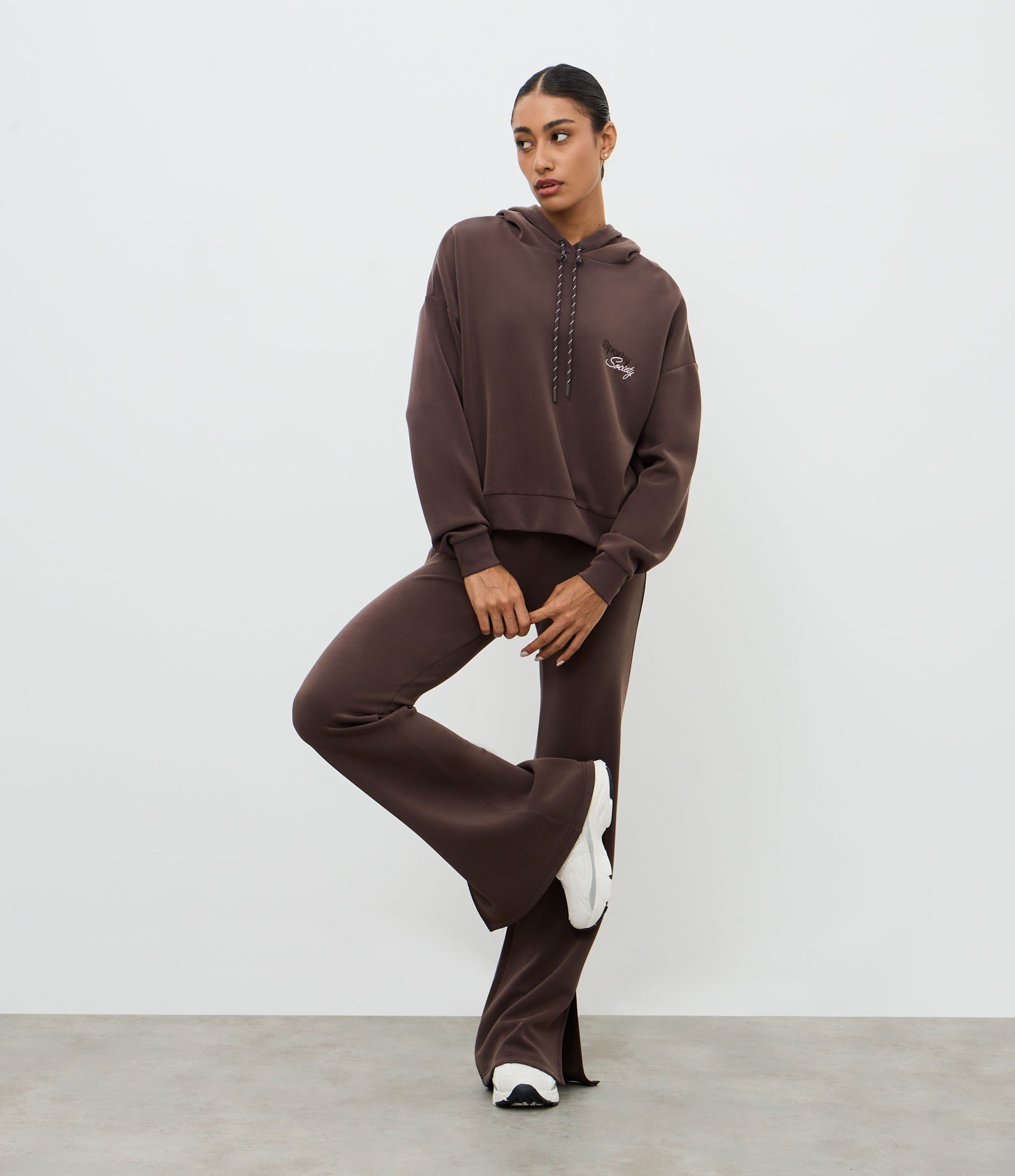 Calça Esportiva Flare em Modal com Efeito Lavado Marrom 1