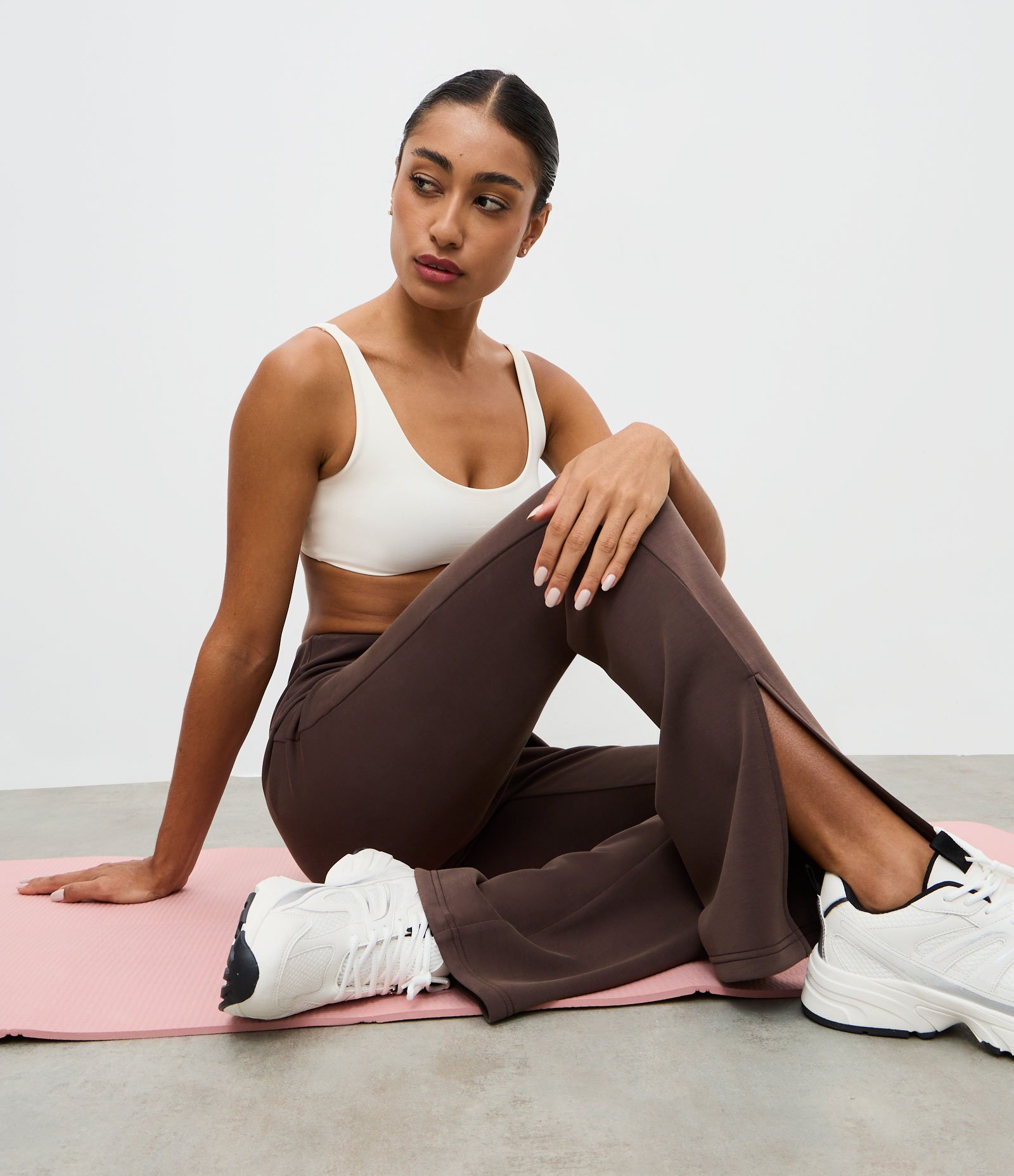 Calça Esportiva Flare em Modal com Efeito Lavado Marrom 2