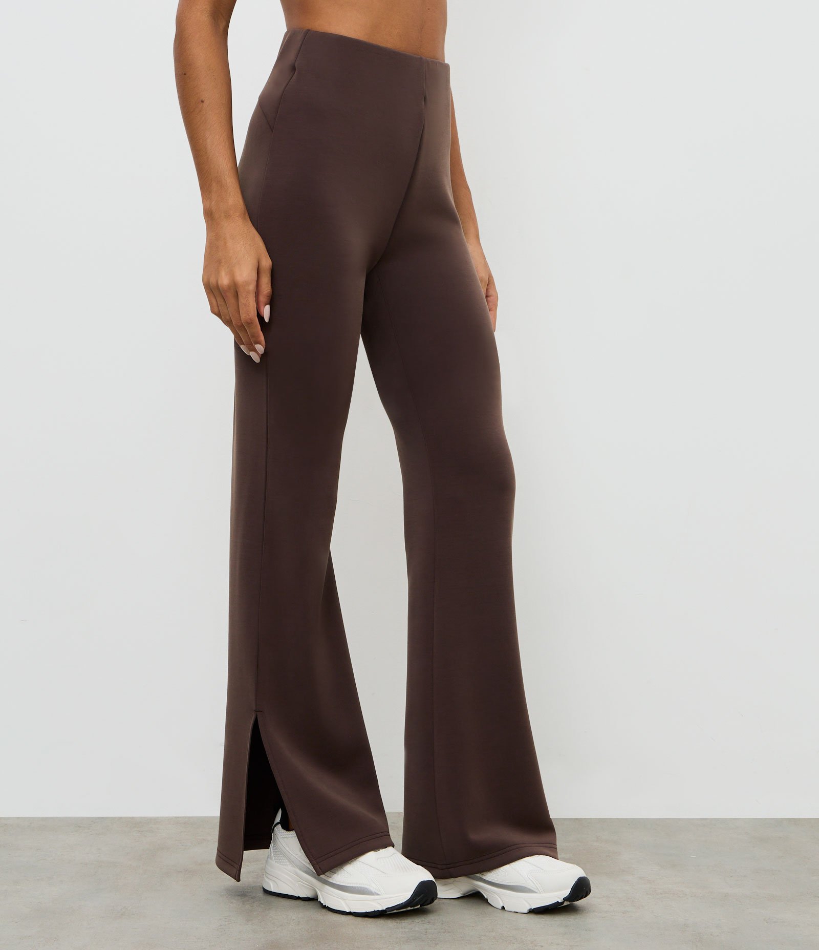 Calça Esportiva Flare em Modal com Efeito Lavado Marrom 4