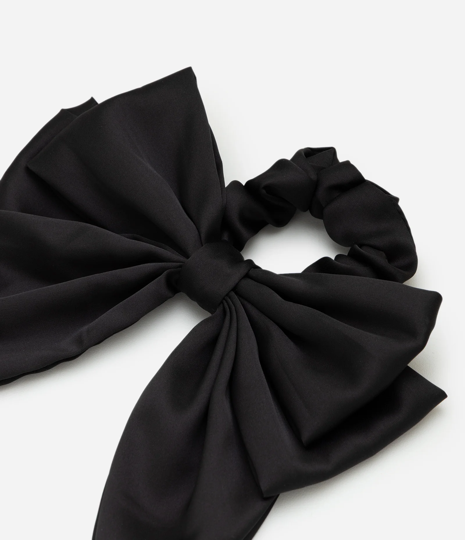 Scrunchie com Aplicação de Laço Grande Preto 2