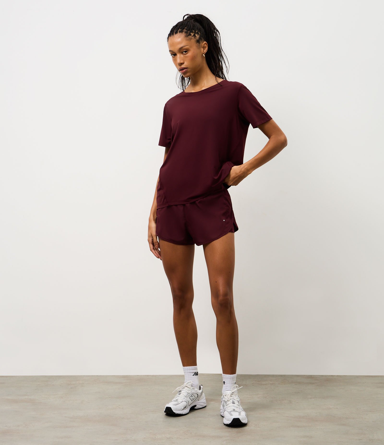 Bermuda Runner Esportiva em Microfibra com Bolso Funcional Bordô 1