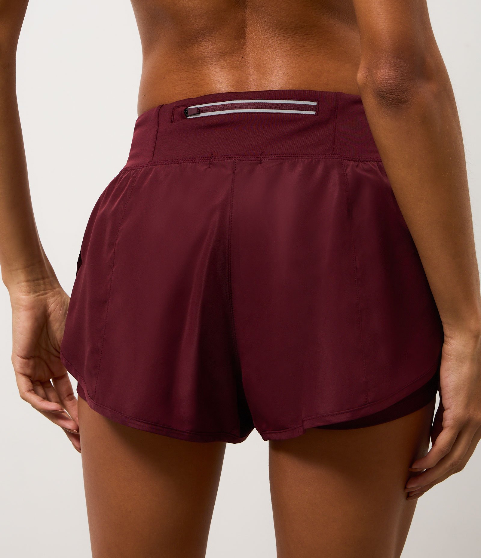Bermuda Runner Esportiva em Microfibra com Bolso Funcional Bordô 4