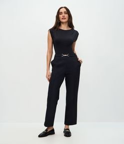 Calça Afunilada com Aviamento no Cós