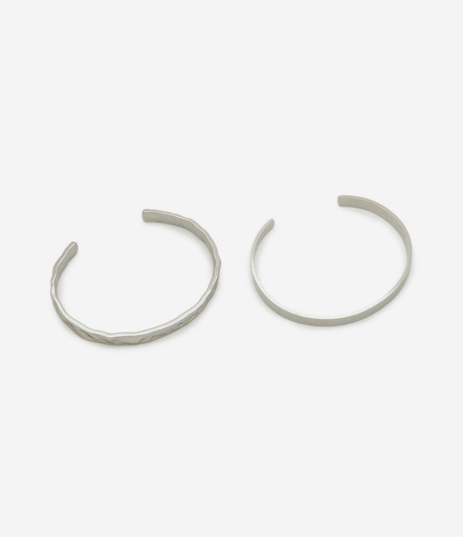 Kit 02 Braceletes Metalizados com Textura Prata 1