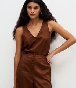 Blusa em Liocel com Decote U e Pregas no Busto