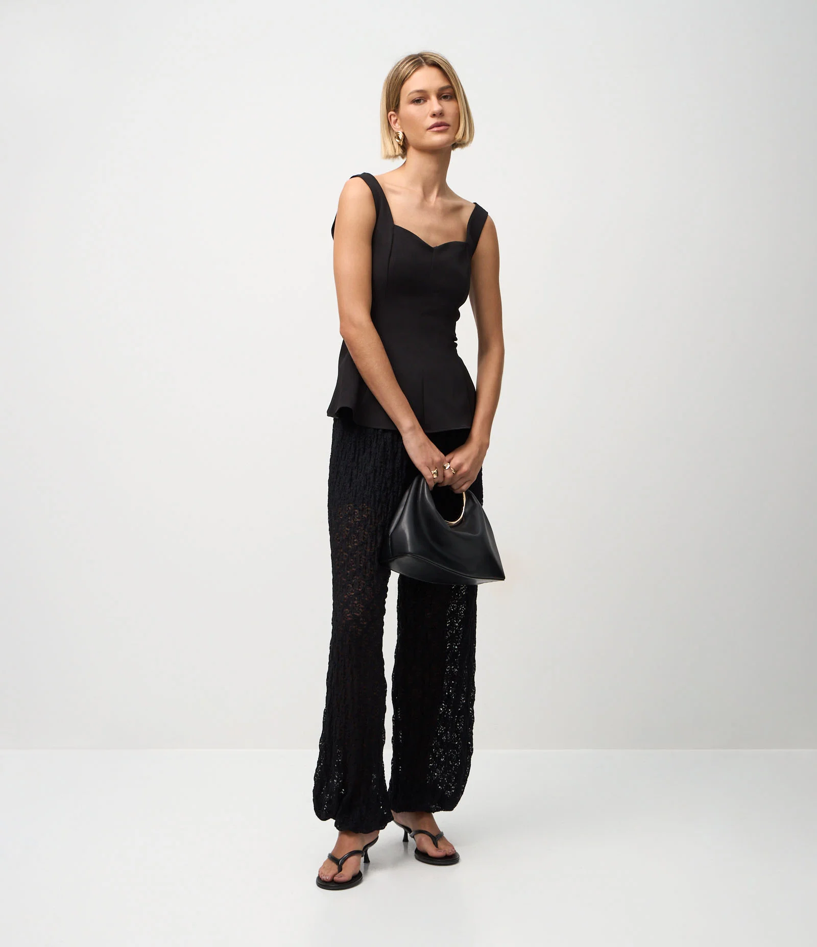 Calça Aladim em Renda com Forro e Elástico na Barra Preto 1