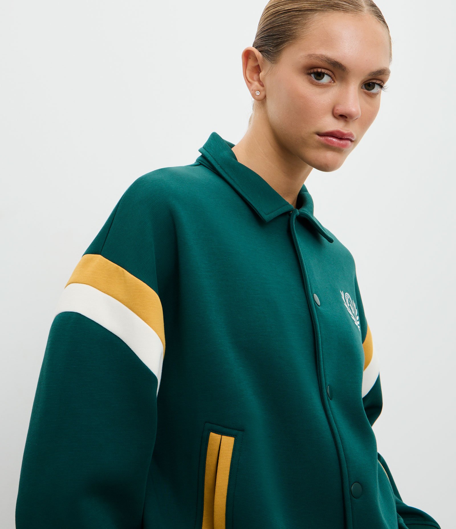 Jaqueta Esportiva College com Bordado e Listras Contrastantes Verde 3