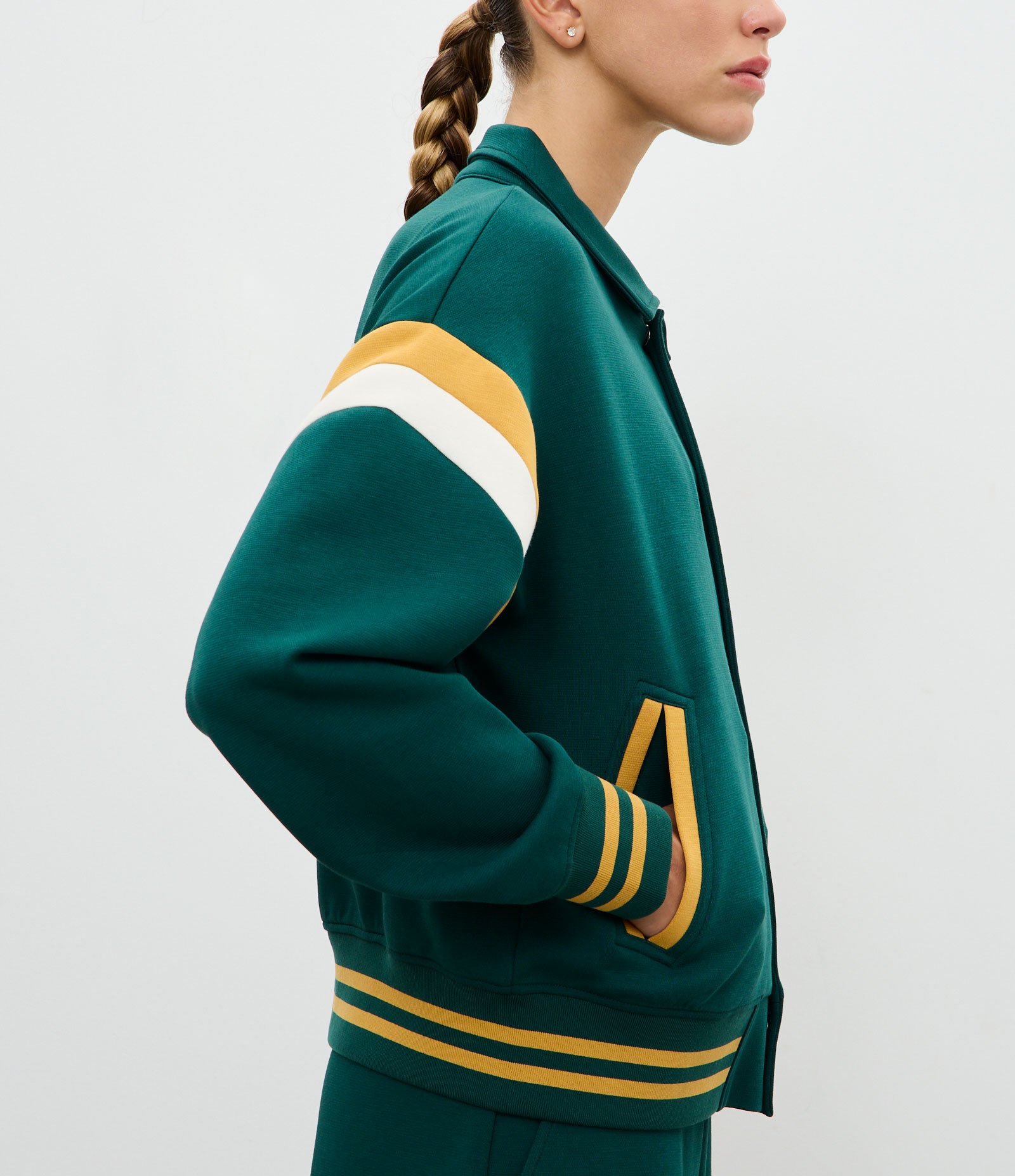 Jaqueta Esportiva College com Bordado e Listras Contrastantes Verde 4