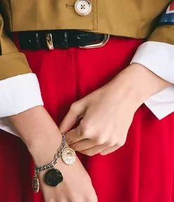 Kit 02 Pulseiras Metalizadas com Pingente de Medalha