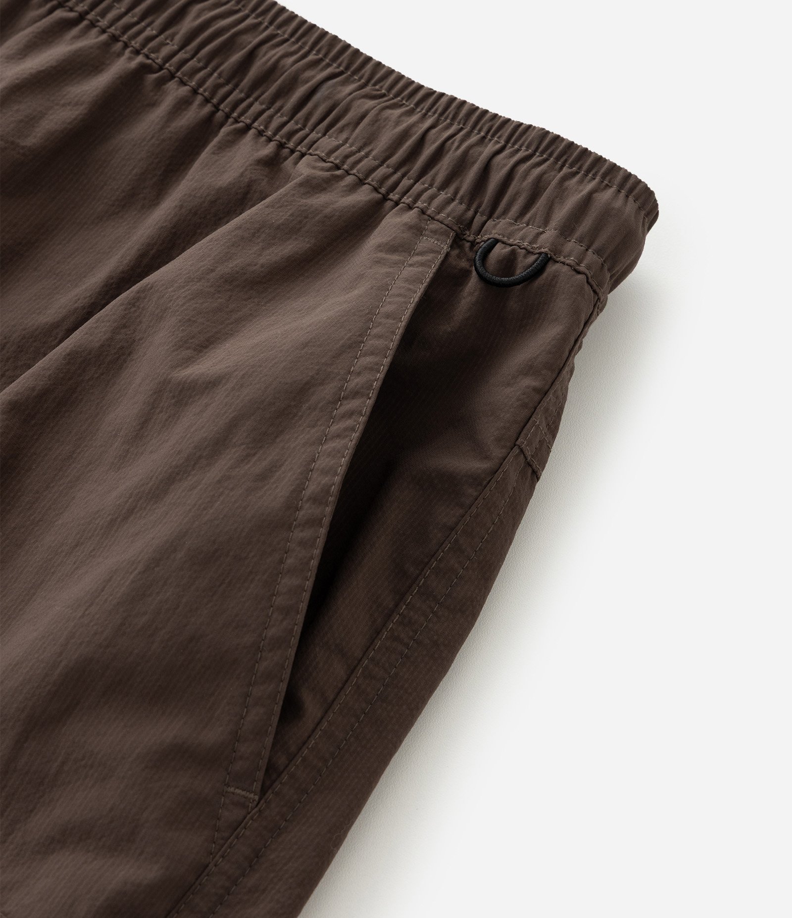 Bermuda em Poliamida com Bolsos Laterais Marrom Escuro 11