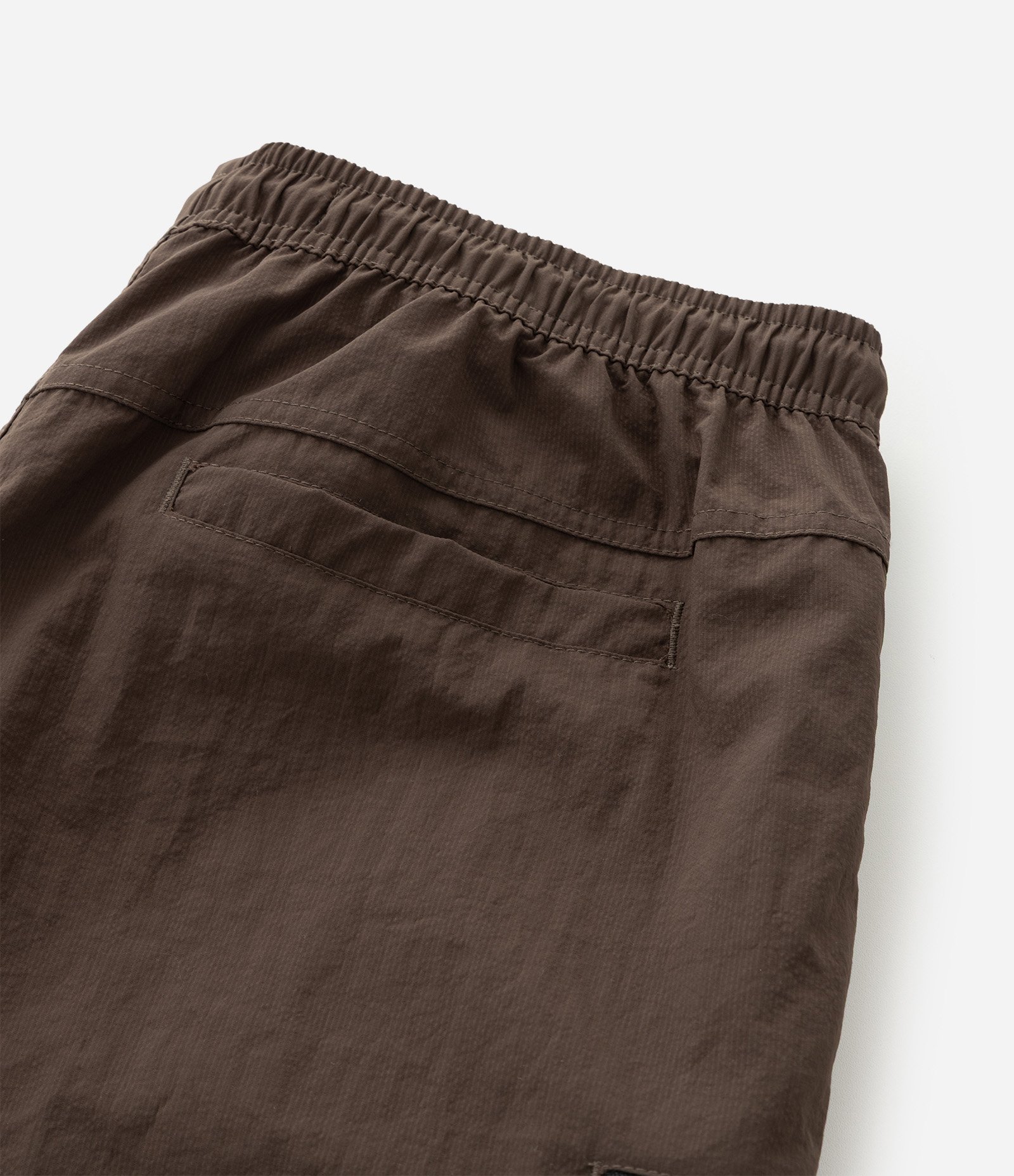 Bermuda em Poliamida com Bolsos Laterais Marrom Escuro 12