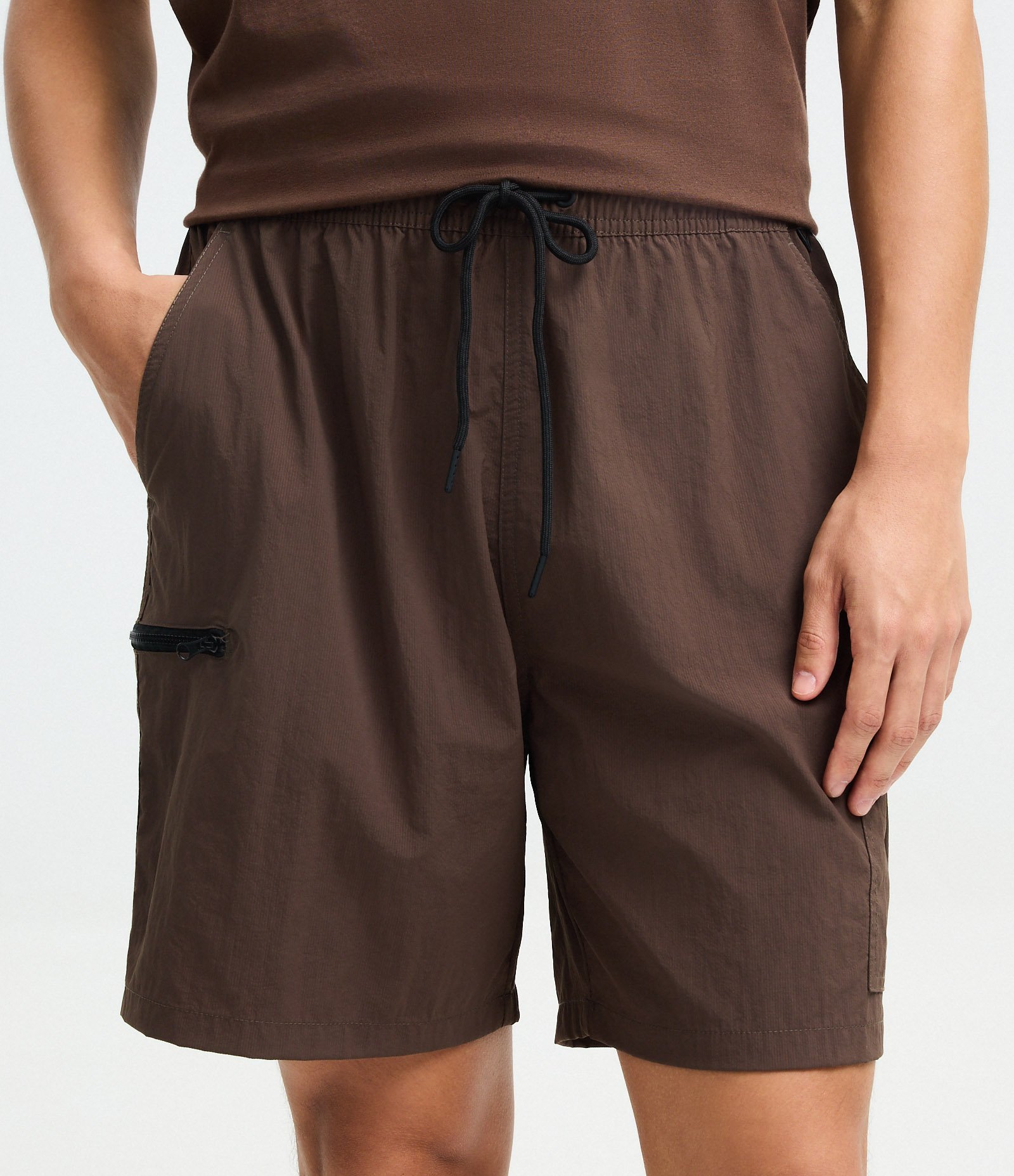 Bermuda em Poliamida com Bolsos Laterais Marrom Escuro 2