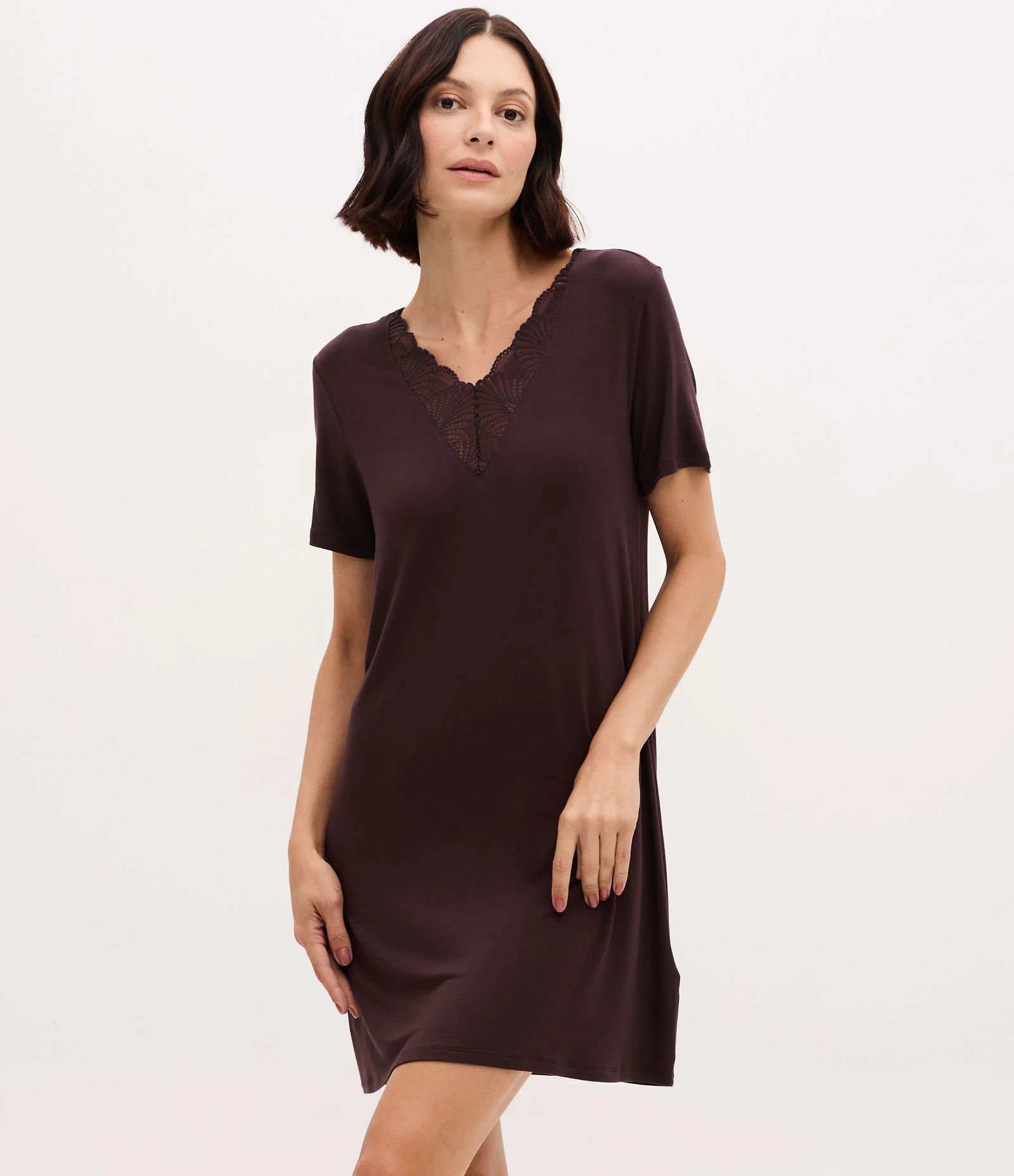 Camisola de Viscose com Decote V em Renda Marrom 1