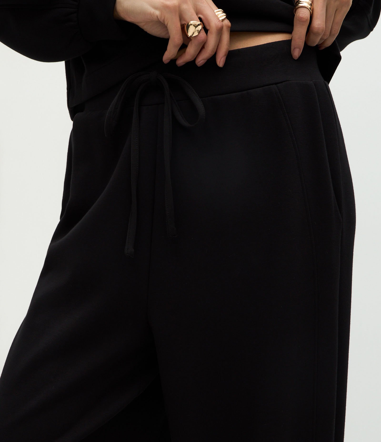Calça Reta Moletom com Amarração no Cós Preto 4
