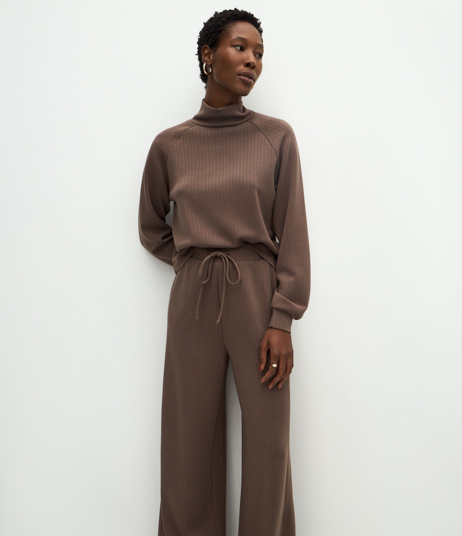 Calça Reta Moletom com Amarração no Cós Marrom 2