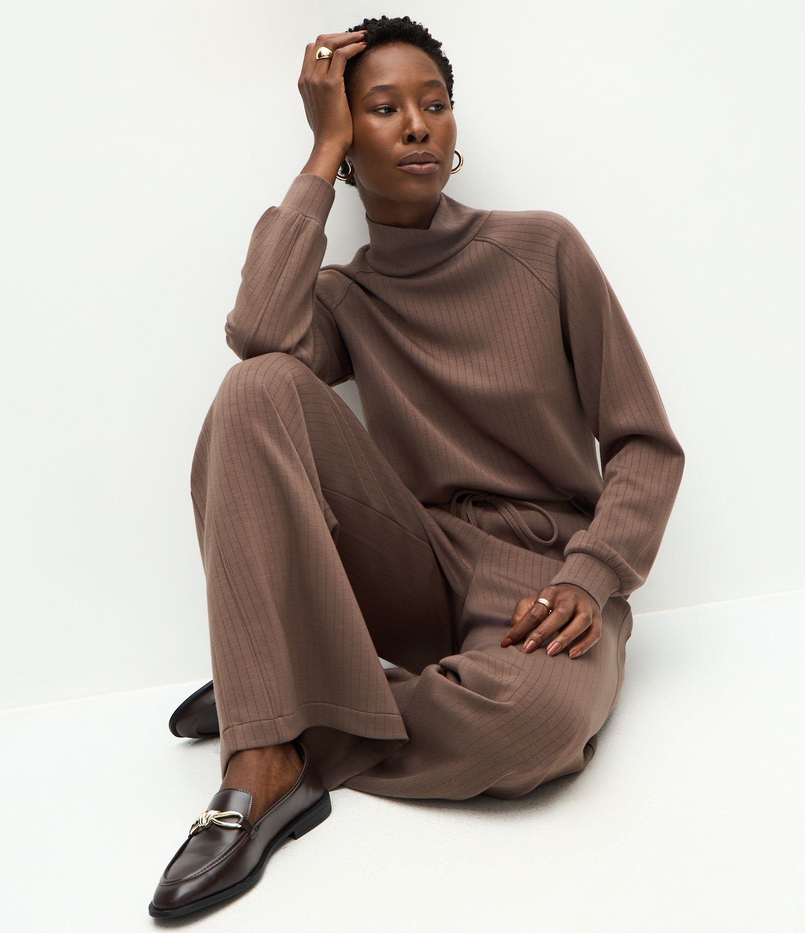 Calça Reta Moletom com Amarração no Cós Marrom 5