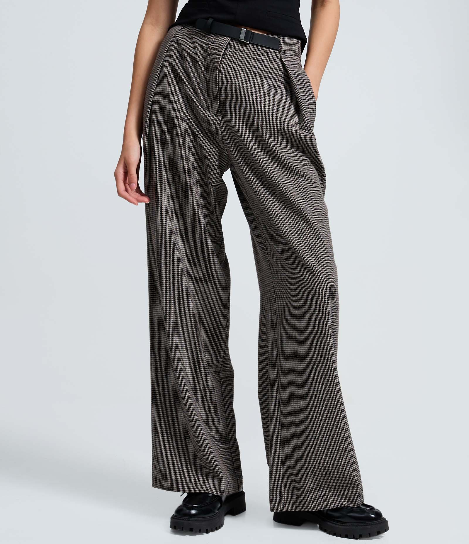 Calça Alfaiataria Com Pregas Frontais e Cinto com Fivela Cinza 3