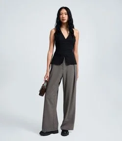 Calça Alfaiataria Com Pregas Frontais e Cinto com Fivela