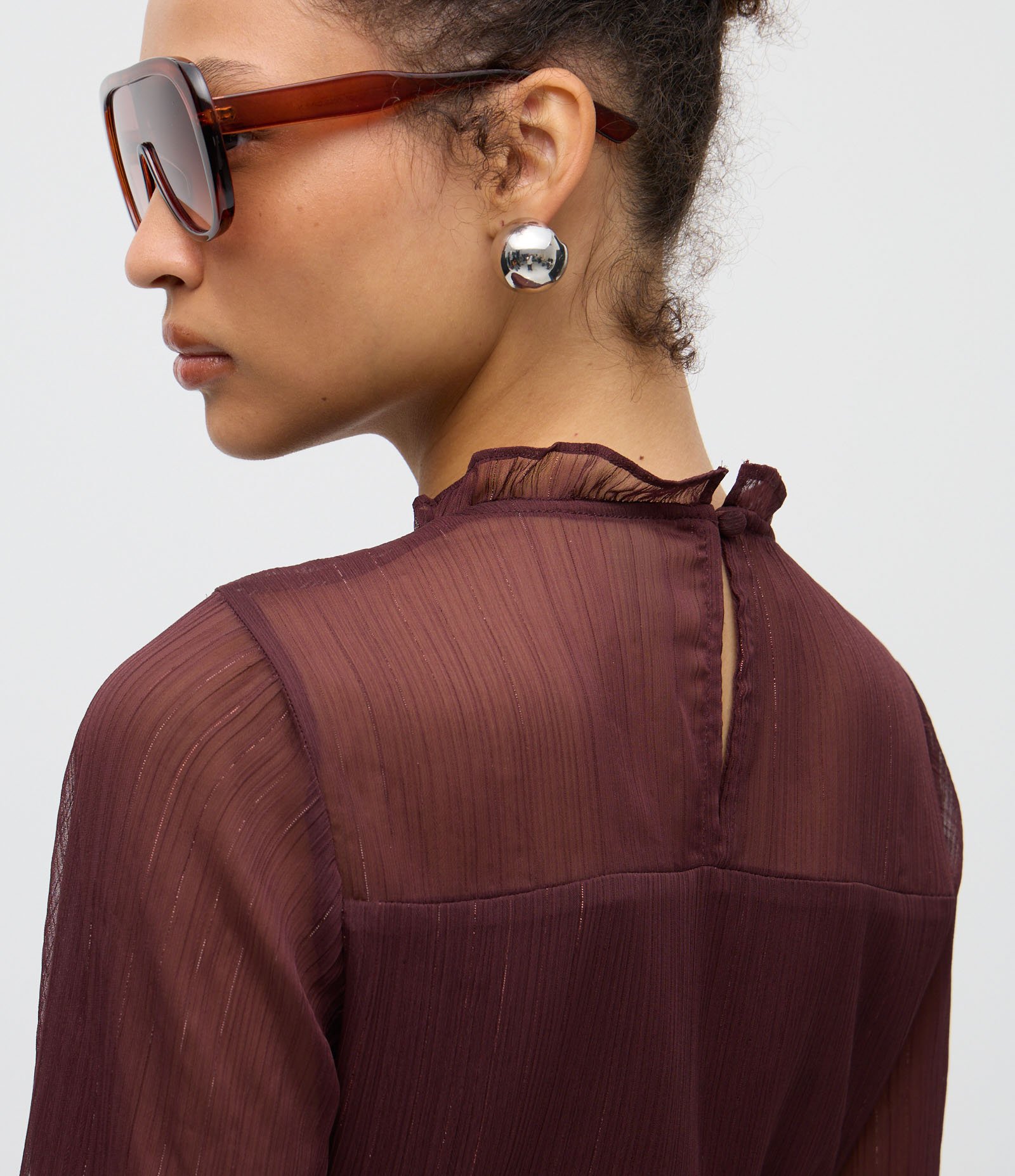 Vestido Curto com Golinha Alta e Saia Gode Marrom 4