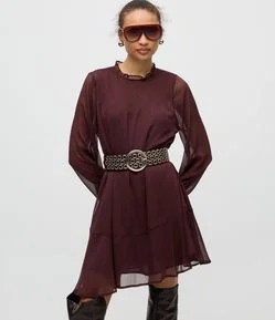 Vestido Curto com Golinha Alta e Saia Gode