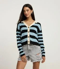 Short Jeans com Barra Desfiada e Puídos