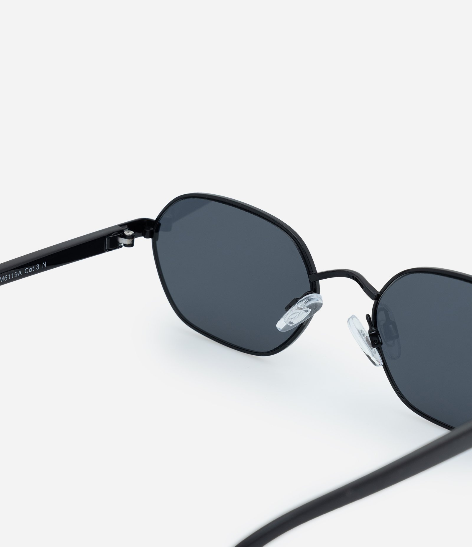 Óculos de Sol Geométrico com Hastes Finas Preto 4