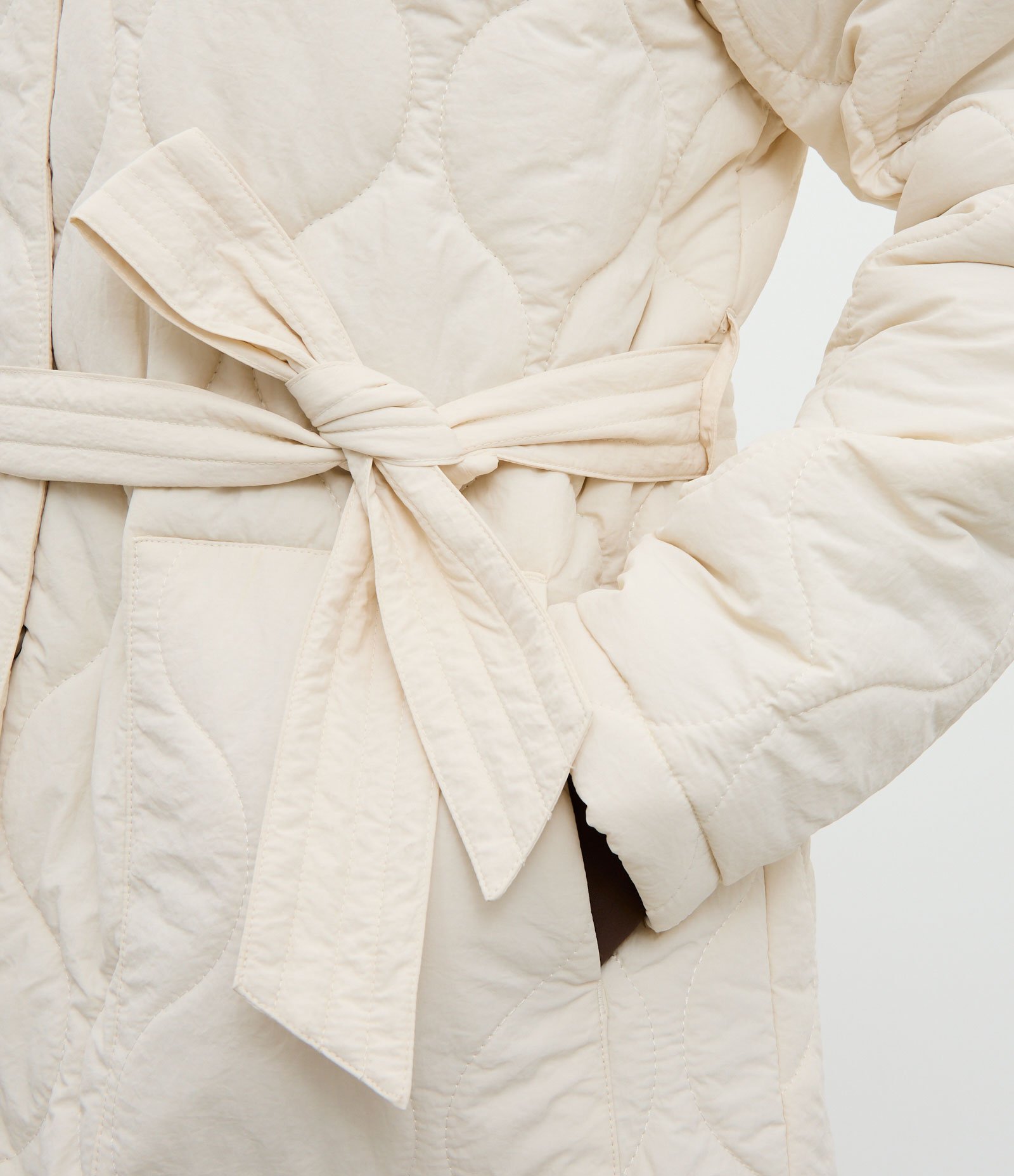 Jaqueta Acolchoada Alongada com Cinto Off White 5