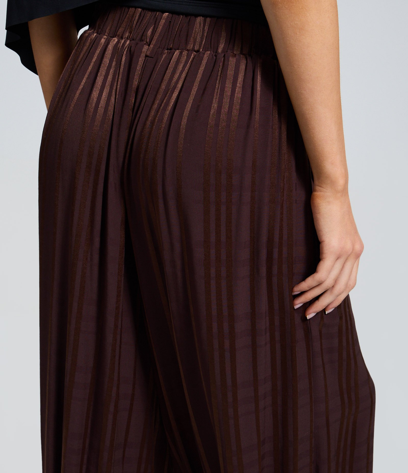 Calça Aladim em Viscose com Listras Marrom 5