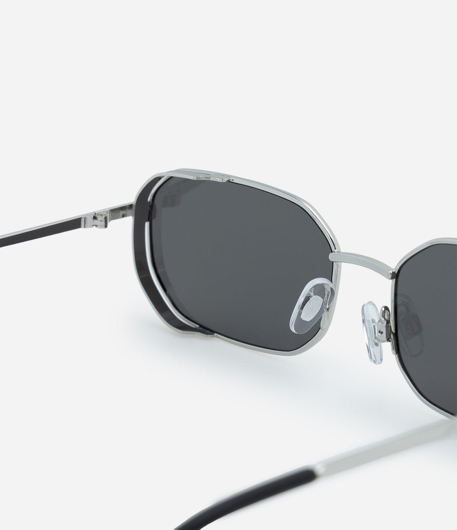 Óculos de Sol Quadrado com Hastes Metalizadas Prata 3