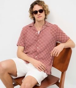 Camisa Estruturada em Crochê com Abotoamento Frontal