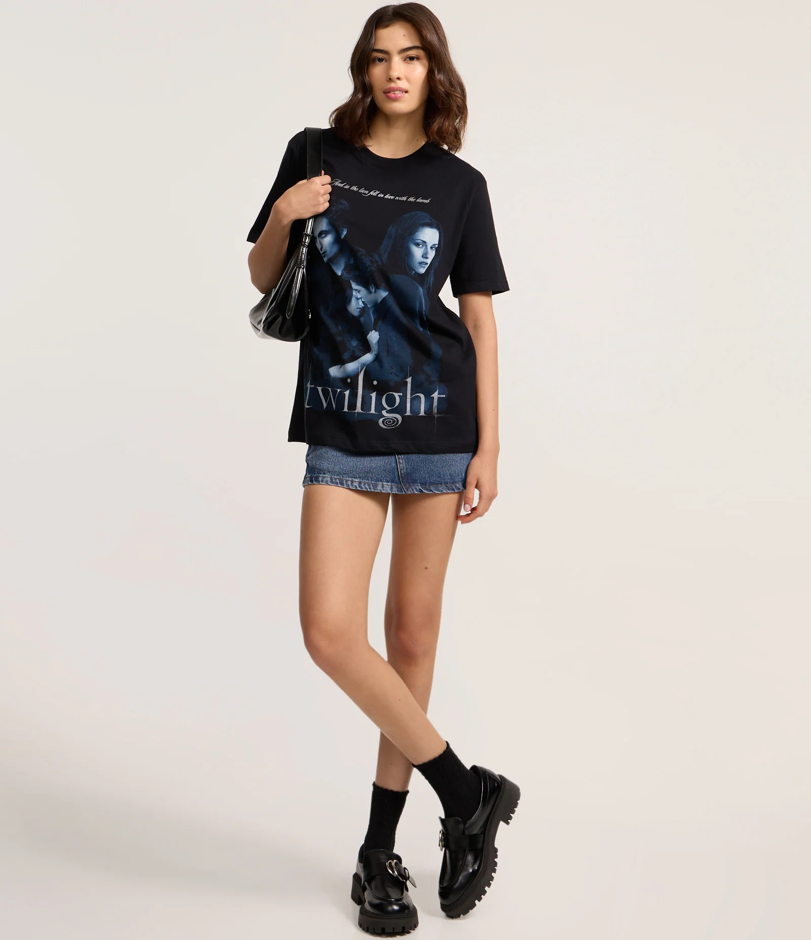 Camiseta T-shirt em Algodão com Estampa Twlight Bela e Edward Preto 2