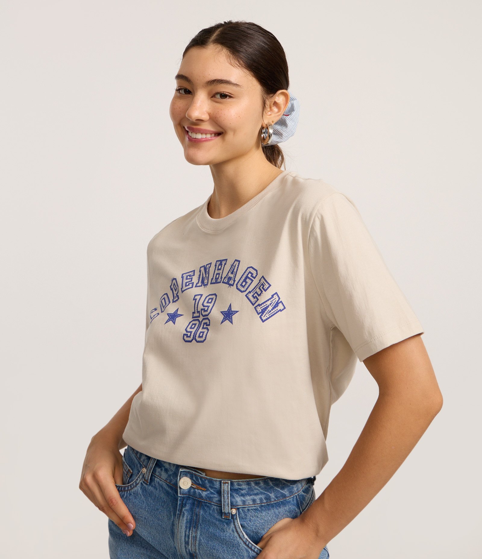 Camiseta em Algodão com Estampa Lettering “Copenhagen 1996” Bege claro 1