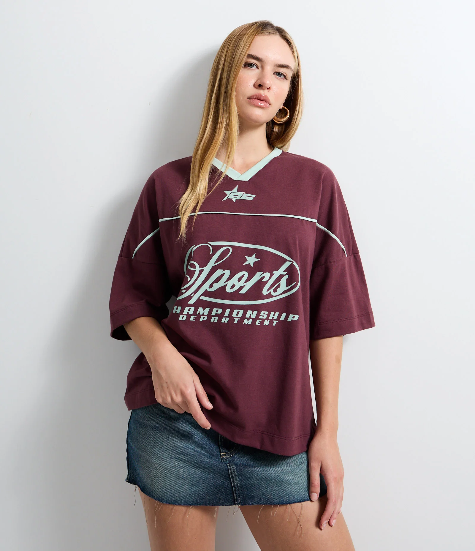 Camiseta Boxy com Estampa Sports e Detalhes nas Mangas Vermelho 1